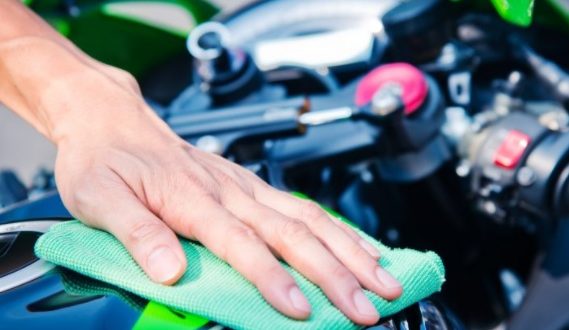 Cara Mengkilapkan Body Motor